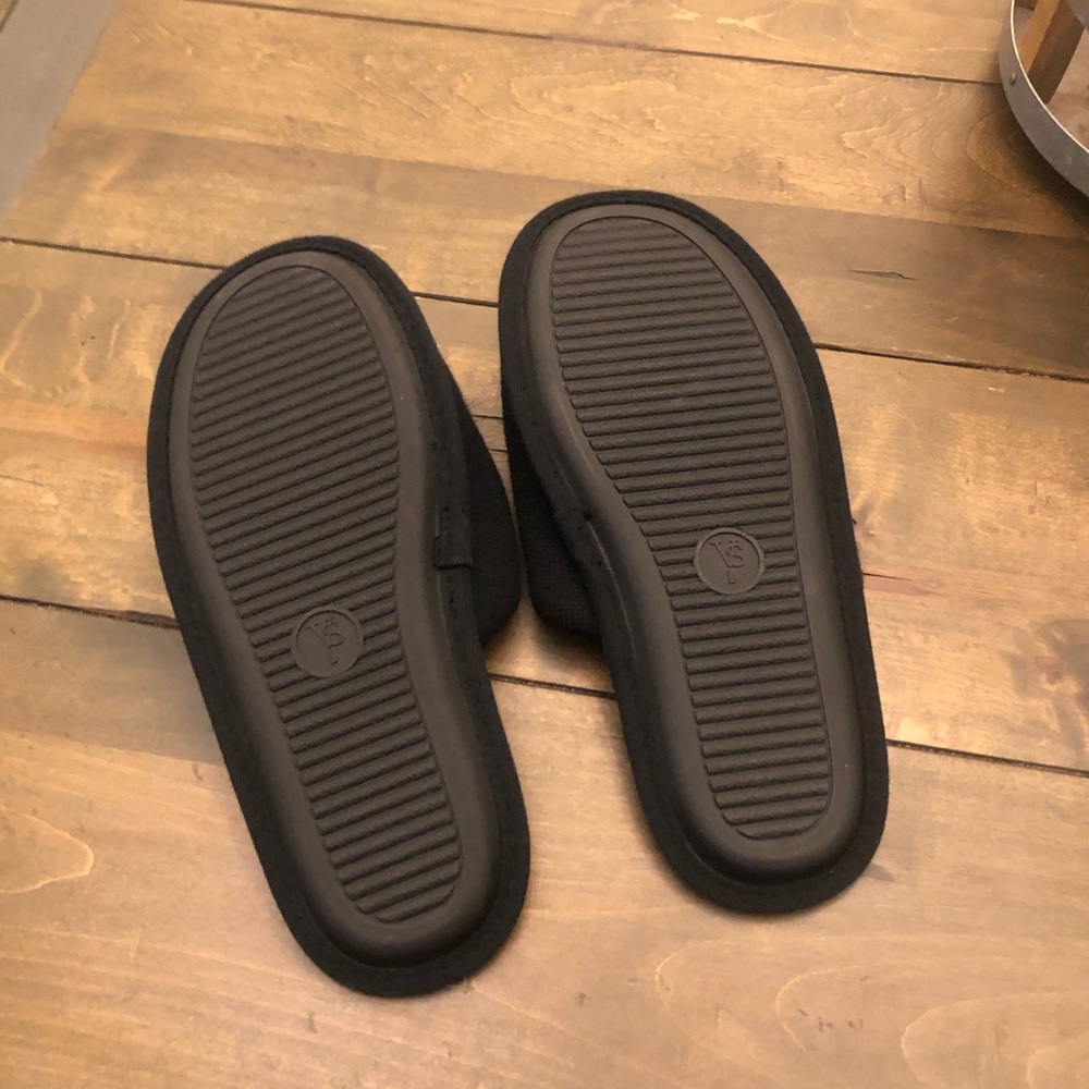 Victoria’s Secret Bedroom Slippers - Picture 12 of 12